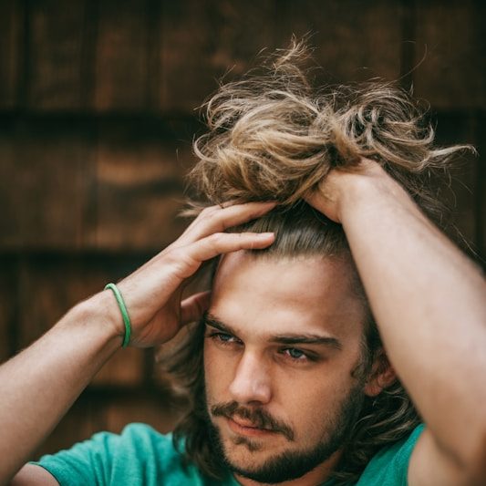 man in green crew neck t-shirt